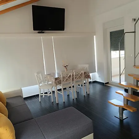 Elana Apartment *