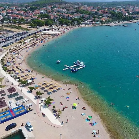 Elana Apartman *